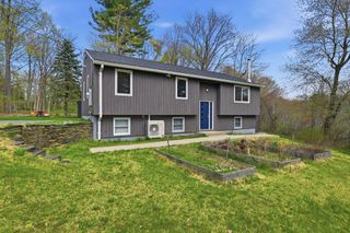 138 West St, Easthampton, MA 01027