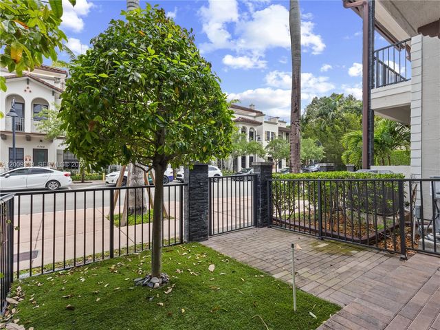 8382 NW 51st Ter 8382, Doral, FL 33166