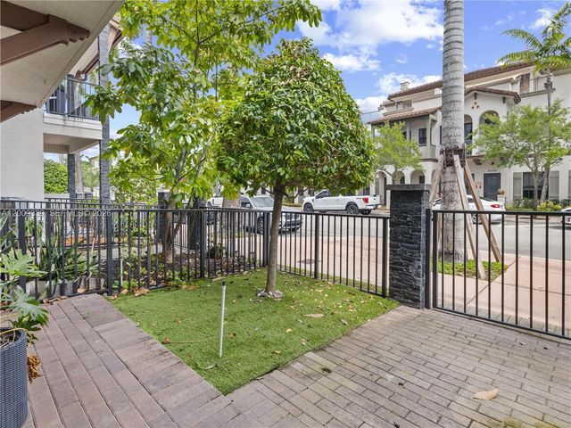 8382 NW 51st Ter 8382, Doral, FL 33166