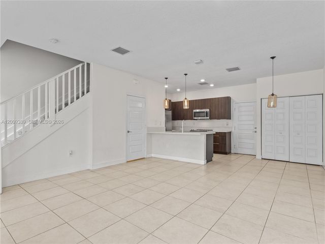 8382 NW 51st Ter 8382, Doral, FL 33166
