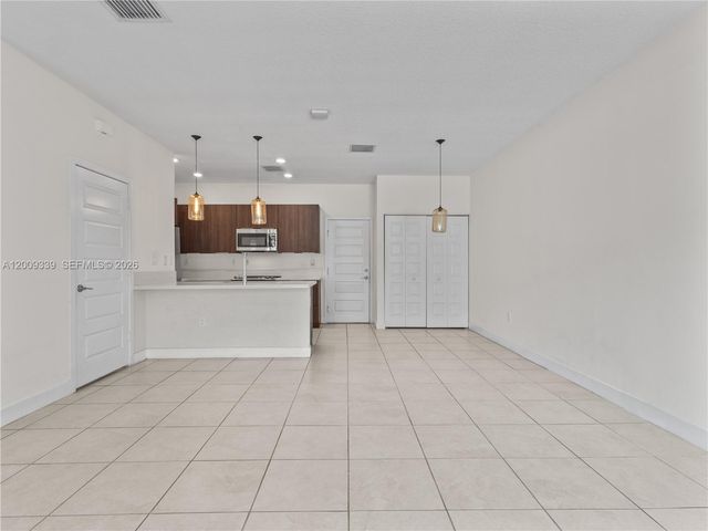 8382 NW 51st Ter 8382, Doral, FL 33166