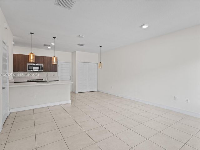 8382 NW 51st Ter 8382, Doral, FL 33166