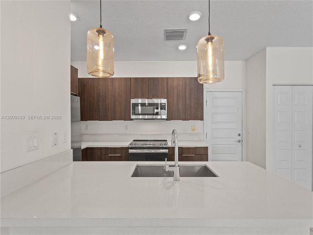 8382 NW 51st Ter 8382, Doral, FL 33166
