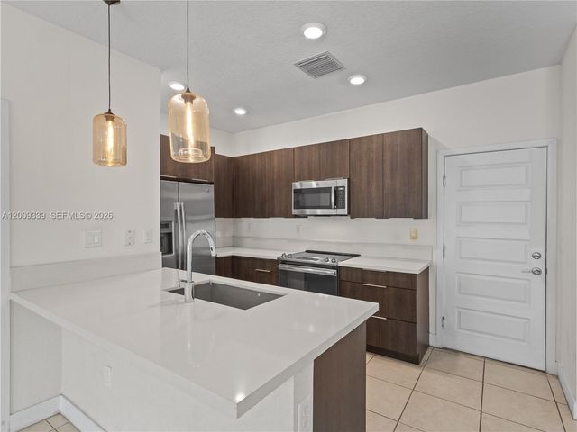 8382 NW 51st Ter 8382, Doral, FL 33166