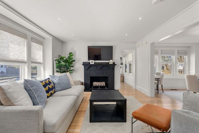 139 Bartlett Street 1, Belmont, MA 02478