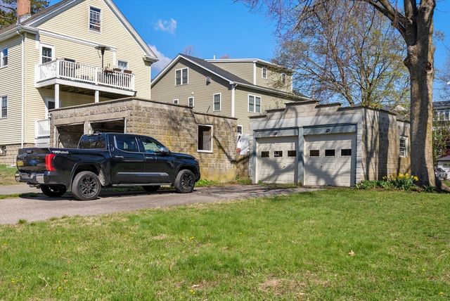139 Bartlett Street 1, Belmont, MA 02478