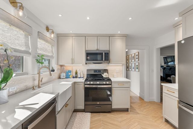 139 Bartlett Street 1, Belmont, MA 02478