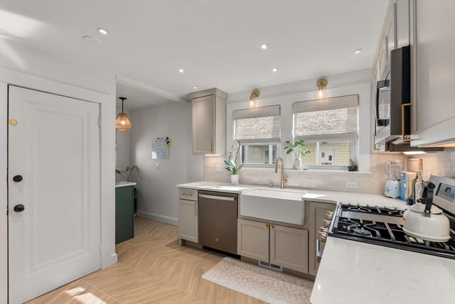 139 Bartlett Street 1, Belmont, MA 02478