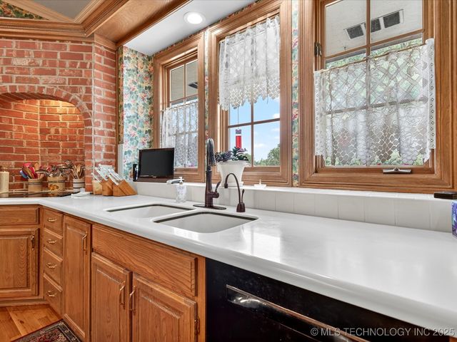 4015 Silver Lake Road, Bartlesville, OK 74006