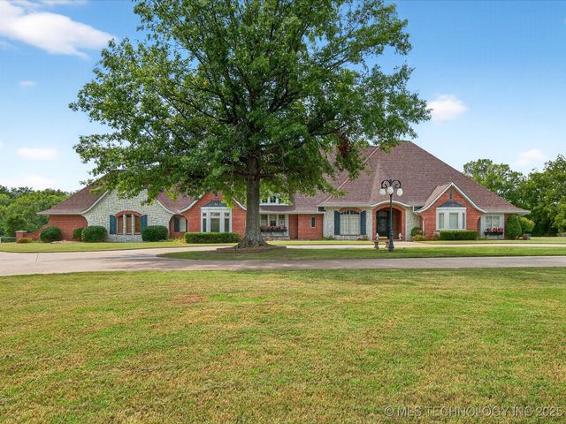 4015 Silver Lake Road, Bartlesville, OK 74006