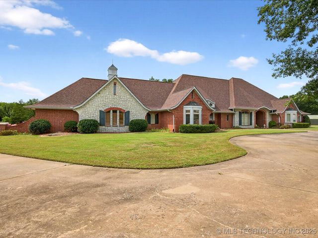 4015 Silver Lake Road, Bartlesville, OK 74006