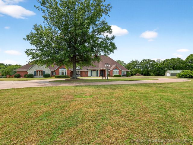 4015 Silver Lake Road, Bartlesville, OK 74006