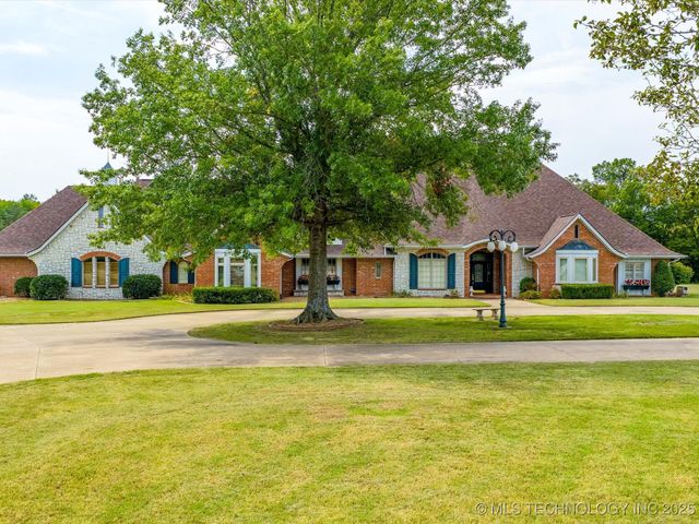 4015 Silver Lake Road, Bartlesville, OK 74006