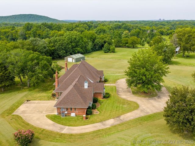 4015 Silver Lake Road, Bartlesville, OK 74006
