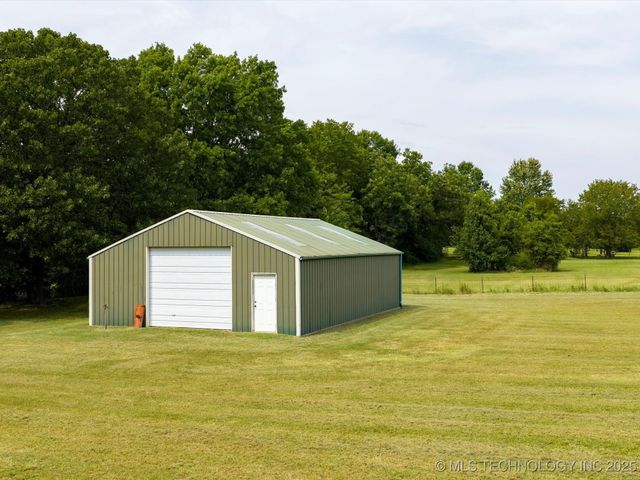 4015 Silver Lake Road, Bartlesville, OK 74006