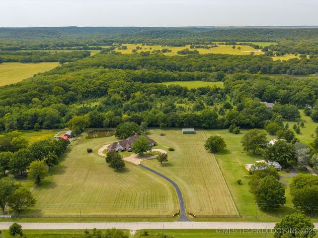 4015 Silver Lake Road, Bartlesville, OK 74006