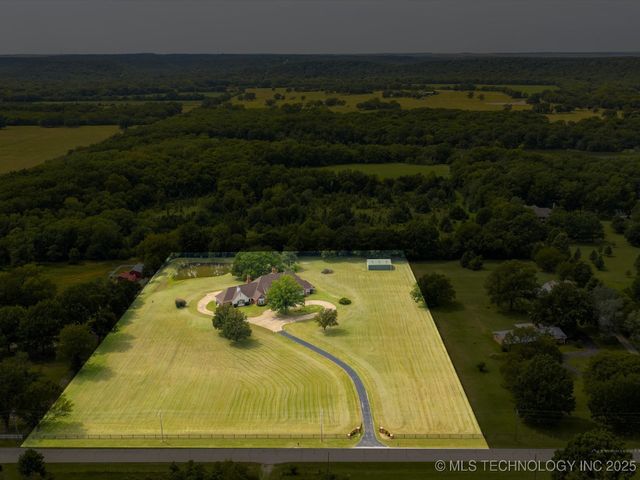 4015 Silver Lake Road, Bartlesville, OK 74006