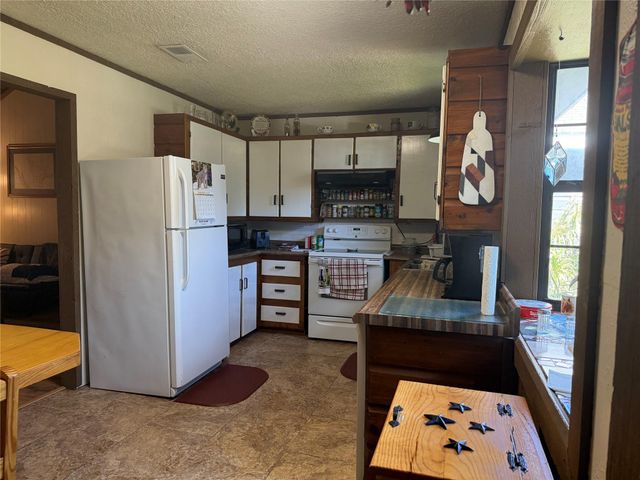 19519 County Road 377, Marquez, TX 77865