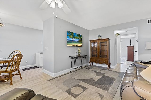 46 Woodland Drive 103, Vero Beach, FL 32962