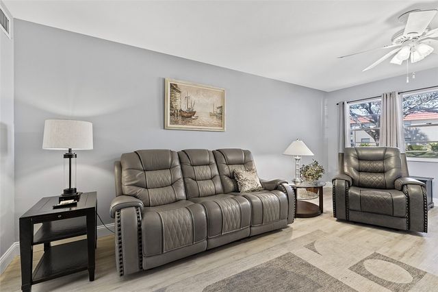 46 Woodland Drive 103, Vero Beach, FL 32962