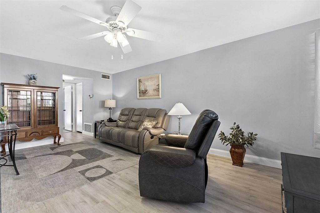 46 Woodland Drive 103, Vero Beach, FL 32962