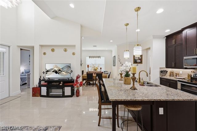 7204 Cayo Coco LN, Naples, FL 34113