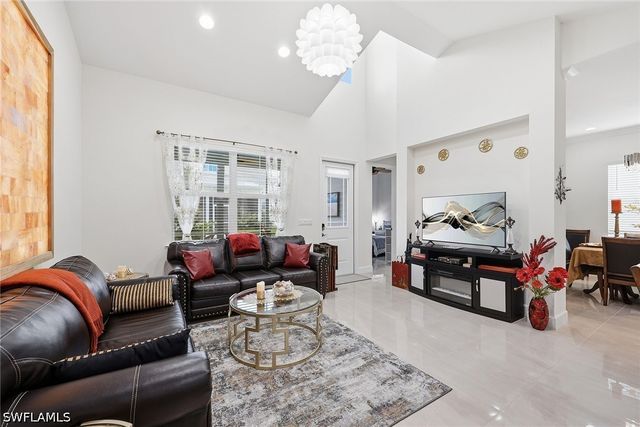 7204 Cayo Coco LN, Naples, FL 34113