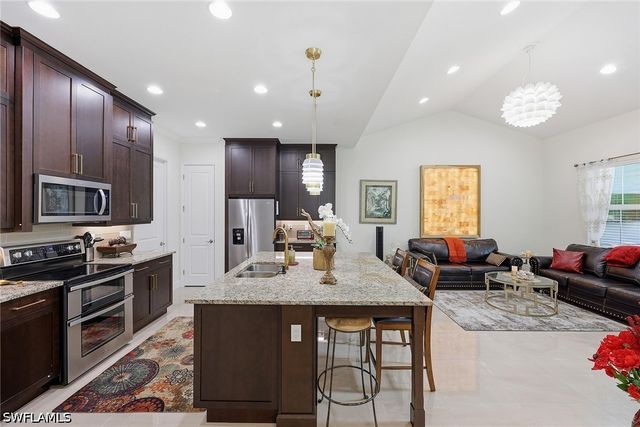 7204 Cayo Coco LN, Naples, FL 34113