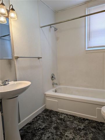 709 W Benton Street, Windsor, MO 65360