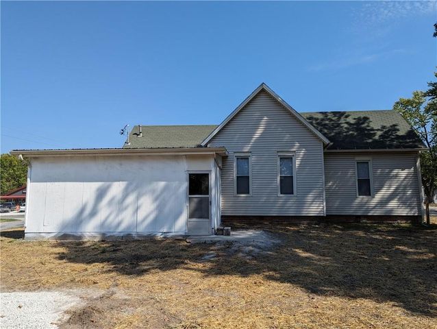 709 W Benton Street, Windsor, MO 65360