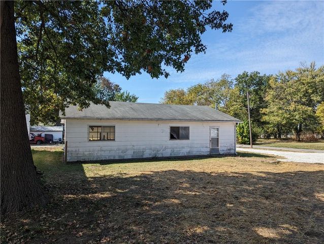 709 W Benton Street, Windsor, MO 65360