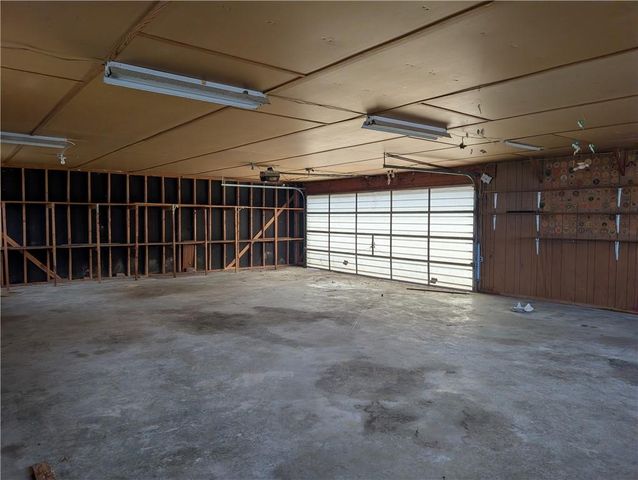 709 W Benton Street, Windsor, MO 65360