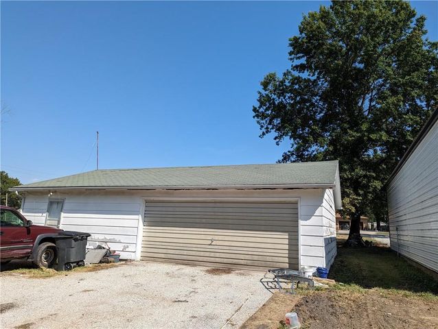 709 W Benton Street, Windsor, MO 65360