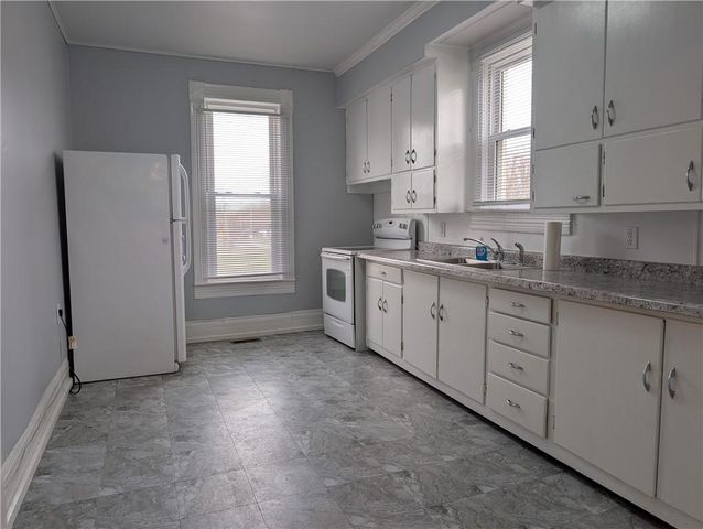 709 W Benton Street, Windsor, MO 65360