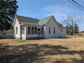 709 W Benton Street, Windsor, MO 65360
