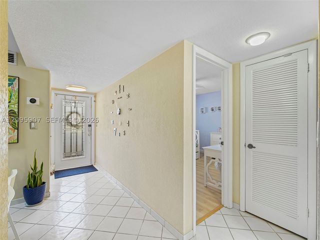 9820 S Hollybrook Lake Dr 208, Pembroke Pines, FL 33025