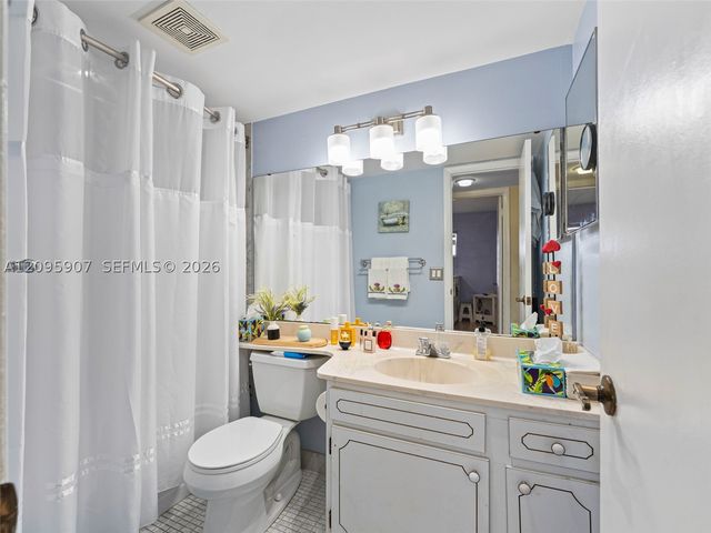 9820 S Hollybrook Lake Dr 208, Pembroke Pines, FL 33025