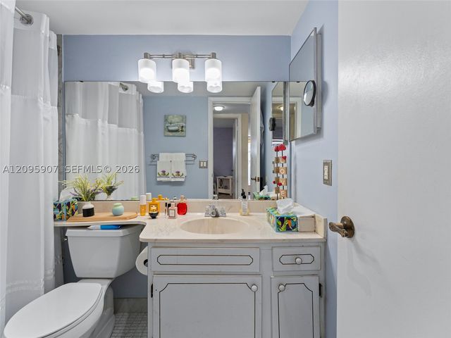 9820 S Hollybrook Lake Dr 208, Pembroke Pines, FL 33025