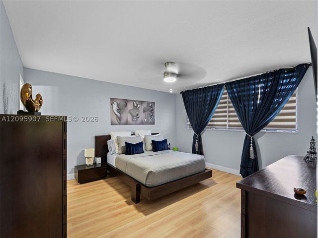 9820 S Hollybrook Lake Dr 208, Pembroke Pines, FL 33025
