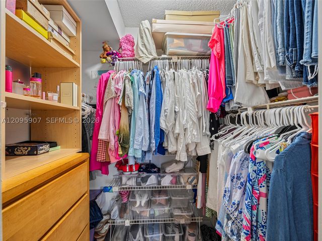 9820 S Hollybrook Lake Dr 208, Pembroke Pines, FL 33025