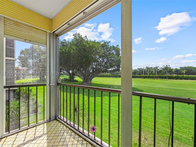 9820 S Hollybrook Lake Dr 208, Pembroke Pines, FL 33025
