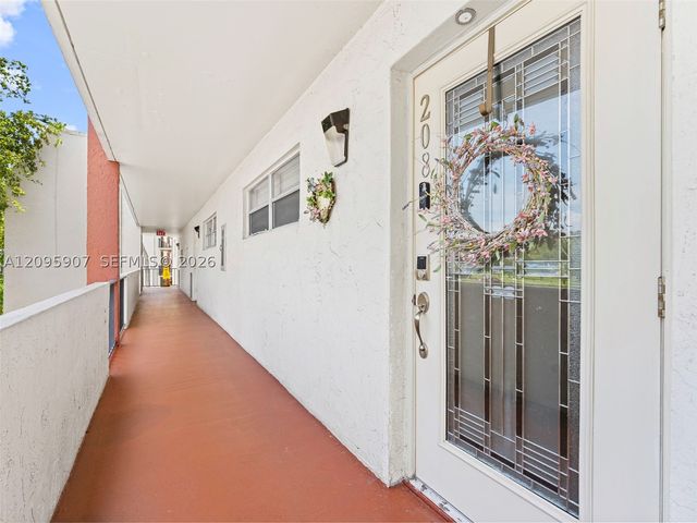 9820 S Hollybrook Lake Dr 208, Pembroke Pines, FL 33025