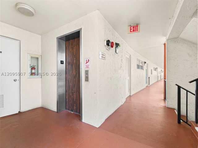 9820 S Hollybrook Lake Dr 208, Pembroke Pines, FL 33025