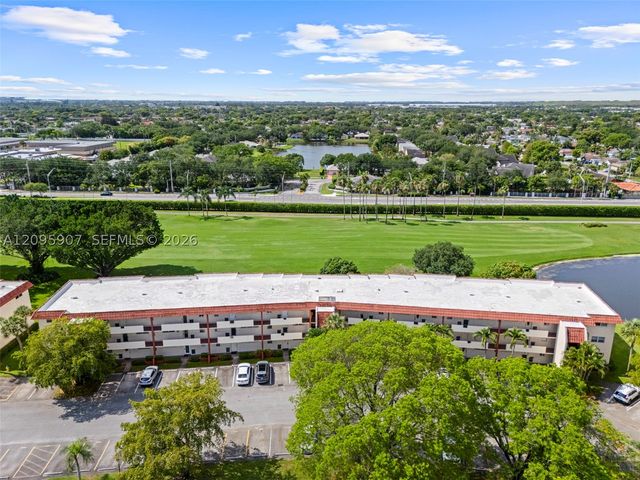 9820 S Hollybrook Lake Dr 208, Pembroke Pines, FL 33025