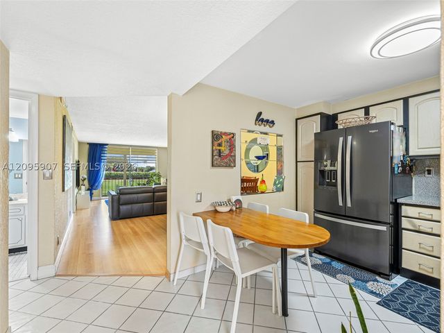 9820 S Hollybrook Lake Dr 208, Pembroke Pines, FL 33025