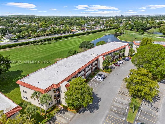 9820 S Hollybrook Lake Dr 208, Pembroke Pines, FL 33025