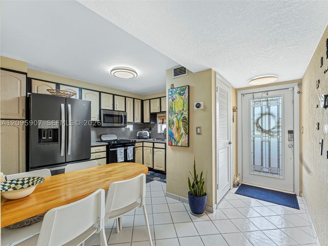 9820 S Hollybrook Lake Dr 208, Pembroke Pines, FL 33025