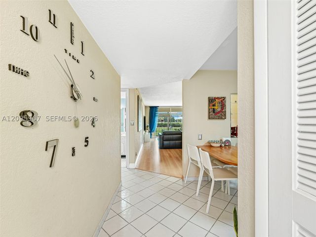 9820 S Hollybrook Lake Dr 208, Pembroke Pines, FL 33025