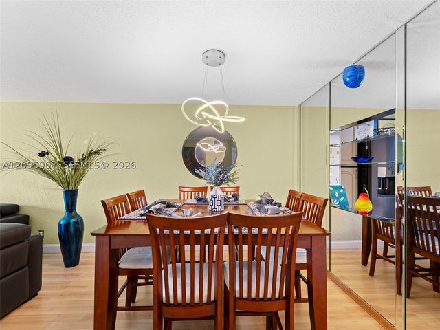9820 S Hollybrook Lake Dr 208, Pembroke Pines, FL 33025