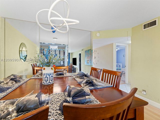 9820 S Hollybrook Lake Dr 208, Pembroke Pines, FL 33025